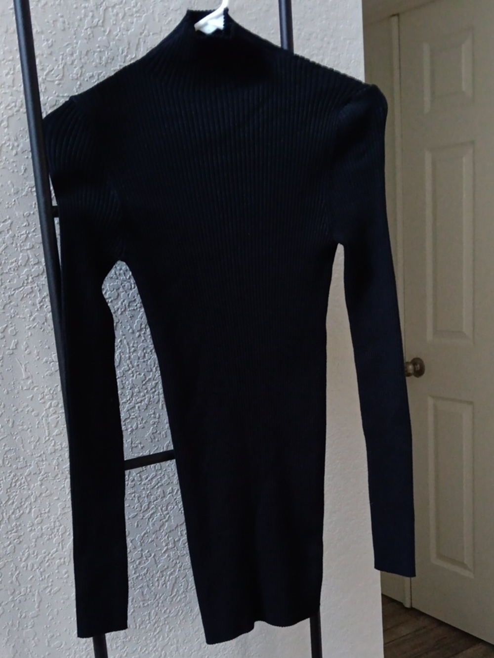 WOLFORD..NEW!!! VICOSE RIBBED MOCK NECK TOP..LARGE